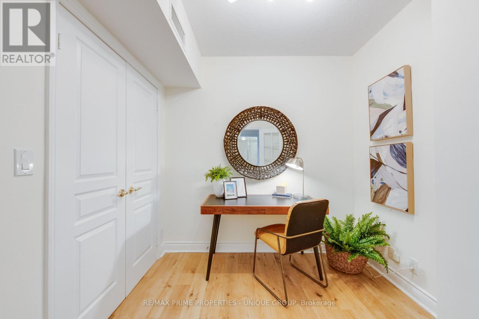 417 - 10 Delisle Avenue, Toronto, Ontario  M4V 3C6 - Photo 2 - C12713774