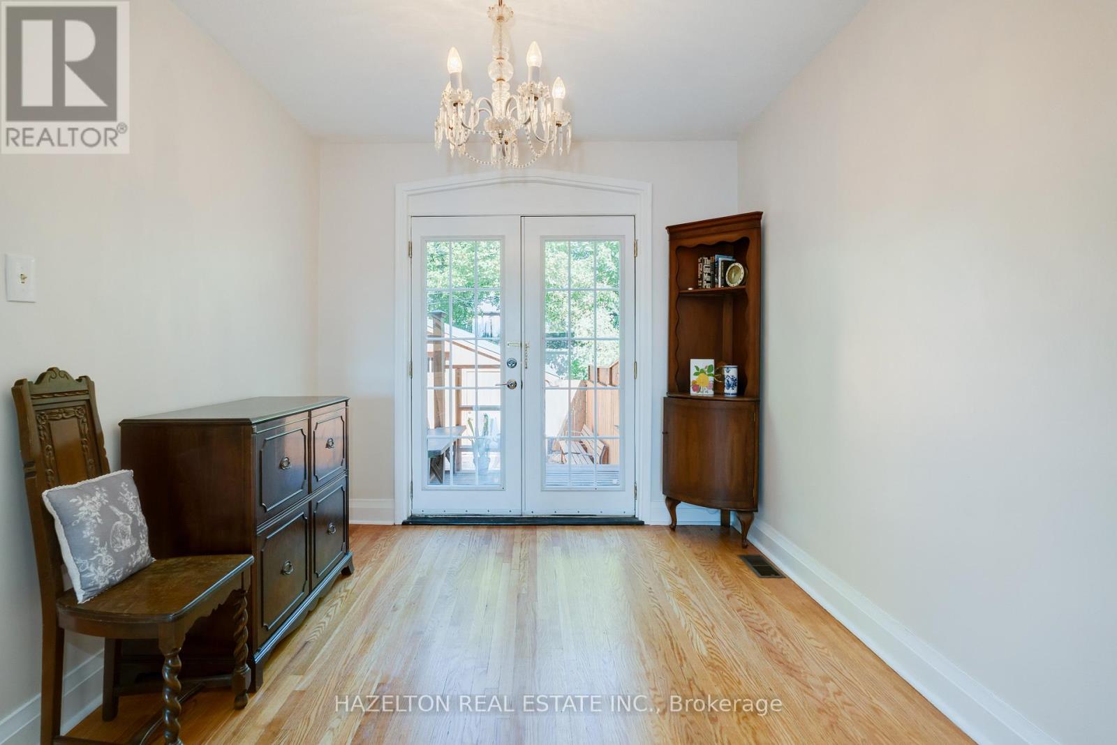 930 Eglinton Avenue E, Toronto, Ontario  M4G 2L3 - Photo 9 - C12713782