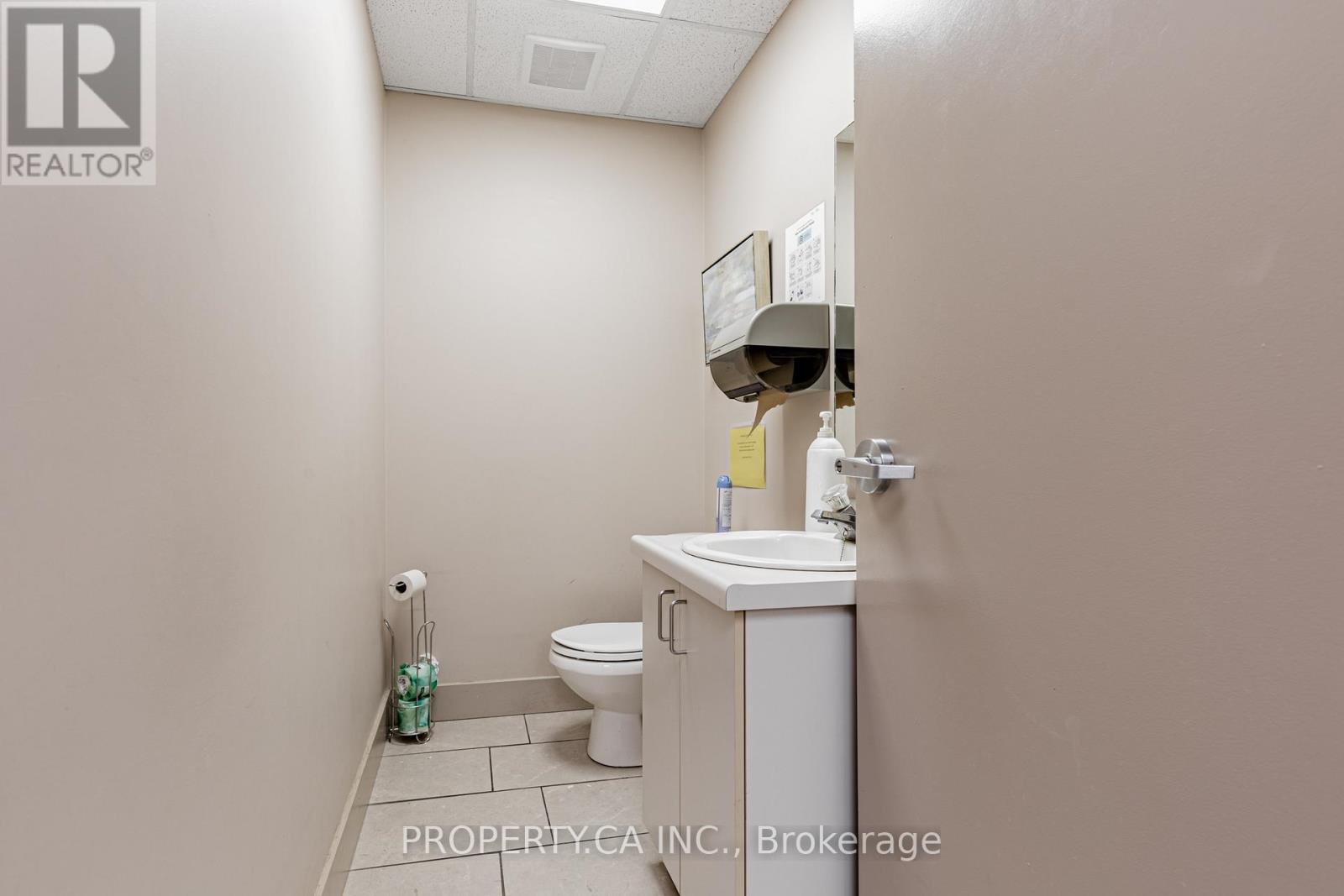 5 - 945 O'connor Drive, Toronto, Ontario  M4B 2S7 - Photo 10 - E12713654