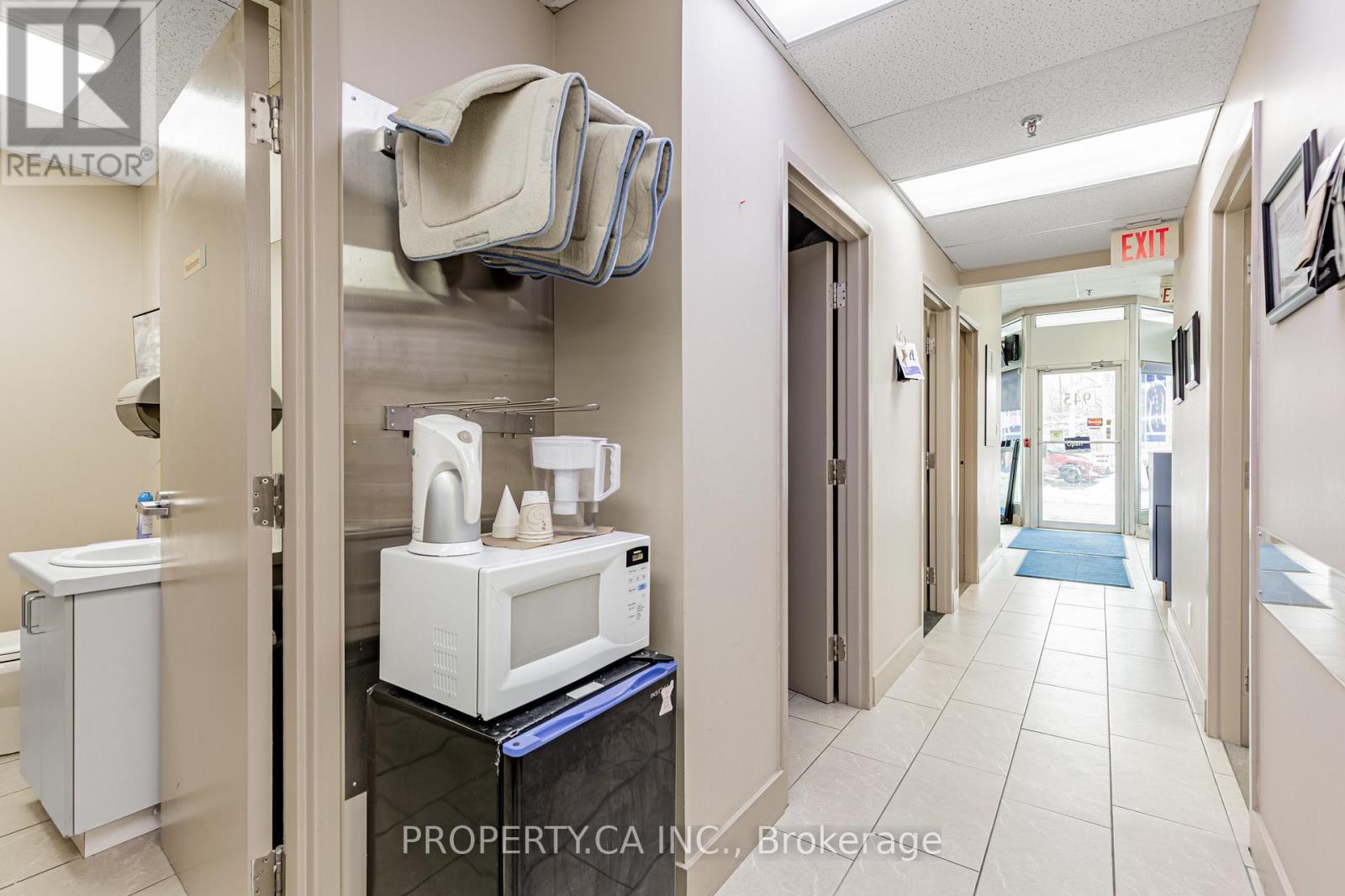 5 - 945 O'connor Drive, Toronto, Ontario  M4B 2S7 - Photo 9 - E12713654