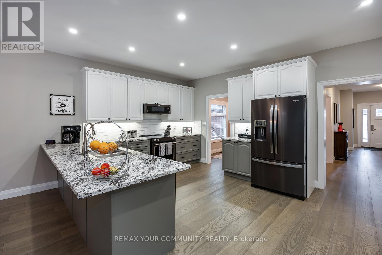 37 Leithridge Crescent, Whitby, Ontario  L1M 2N2 - Photo 8 - E12713678