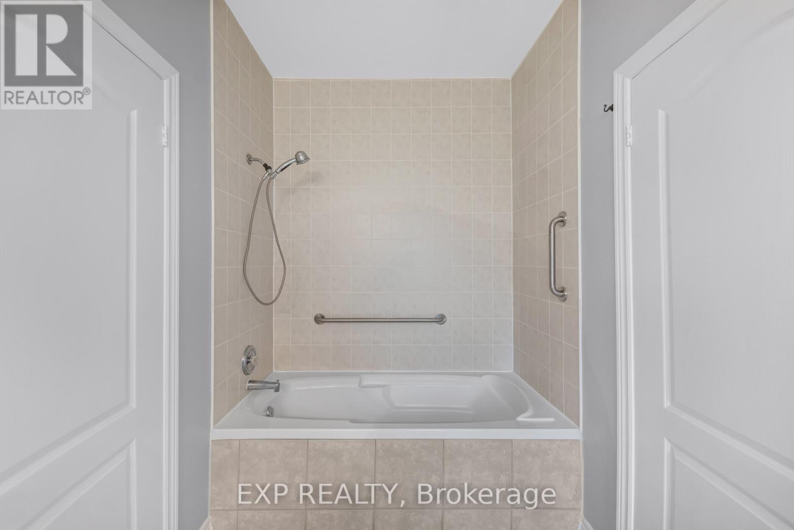 56 Manor Ridge Trail, East Gwillimbury, Ontario  L0G 1M0 - Photo 32 - N12713776