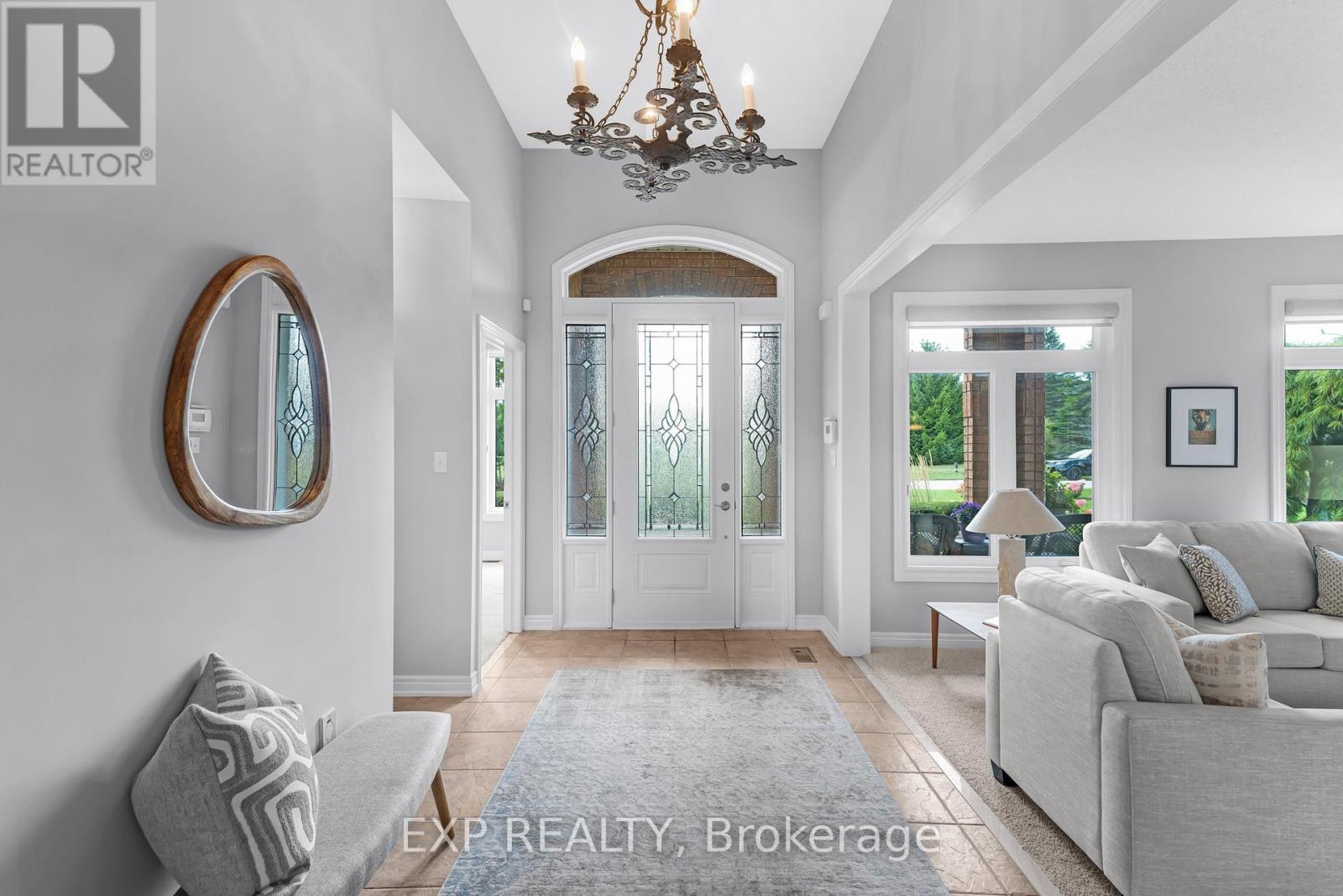 56 Manor Ridge Trail, East Gwillimbury, Ontario  L0G 1M0 - Photo 4 - N12713776