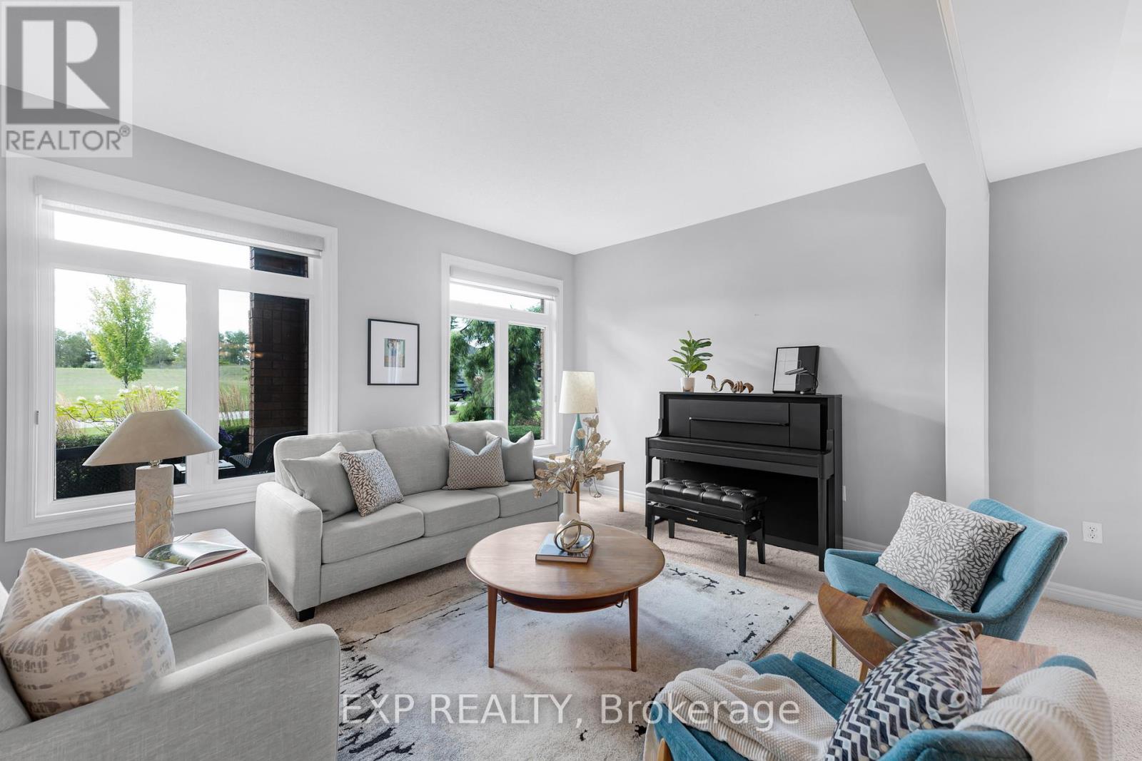 56 Manor Ridge Trail, East Gwillimbury, Ontario  L0G 1M0 - Photo 5 - N12713776