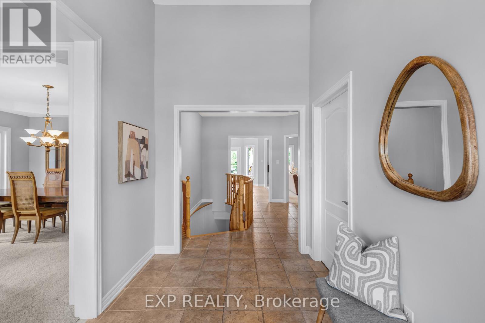 56 Manor Ridge Trail, East Gwillimbury, Ontario  L0G 1M0 - Photo 9 - N12713776