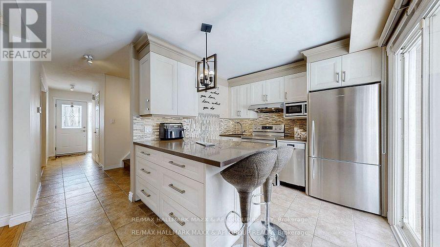 25 Sandusky Crescent, Aurora, Ontario  L4G 3N3 - Photo 10 - N12713830