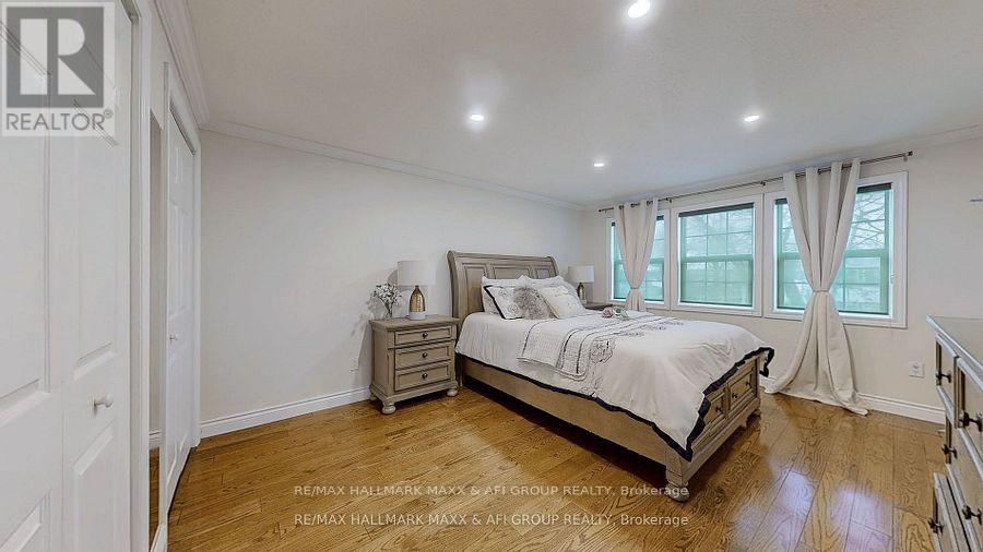 25 Sandusky Crescent, Aurora, Ontario  L4G 3N3 - Photo 19 - N12713830