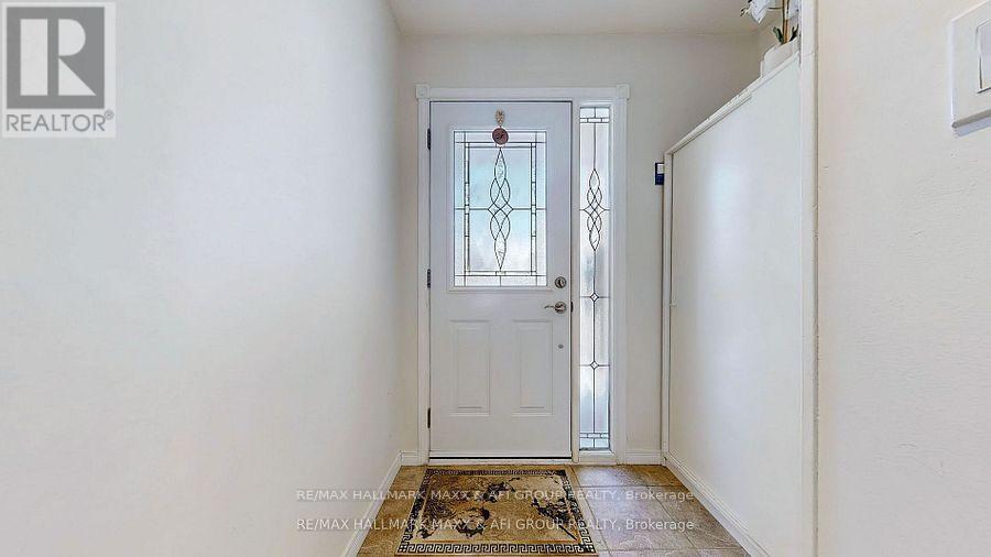 25 Sandusky Crescent, Aurora, Ontario  L4G 3N3 - Photo 2 - N12713830