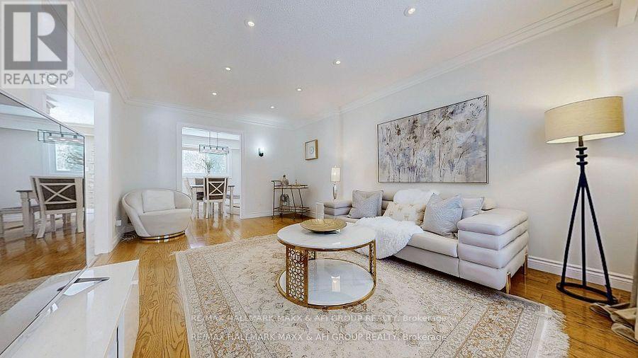 25 Sandusky Crescent, Aurora, Ontario  L4G 3N3 - Photo 5 - N12713830