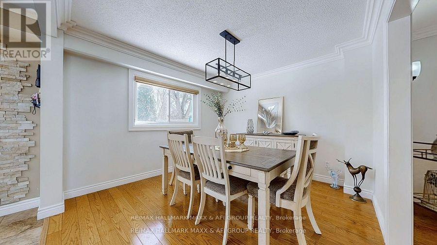 25 Sandusky Crescent, Aurora, Ontario  L4G 3N3 - Photo 6 - N12713830