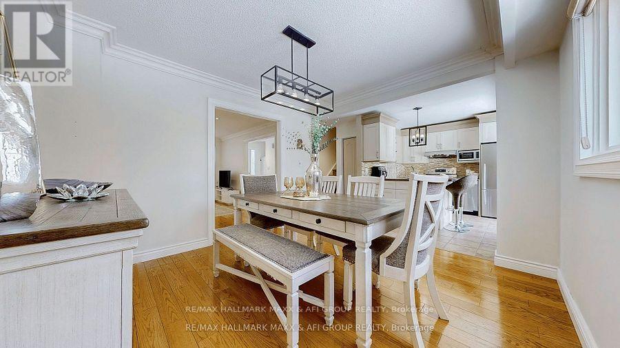 25 Sandusky Crescent, Aurora, Ontario  L4G 3N3 - Photo 8 - N12713830