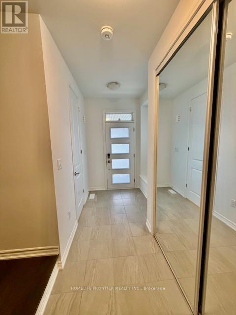 9 Vinewood Crescent, Barrie, Ontario  L9J 0B7 - Photo 4 - S12713836