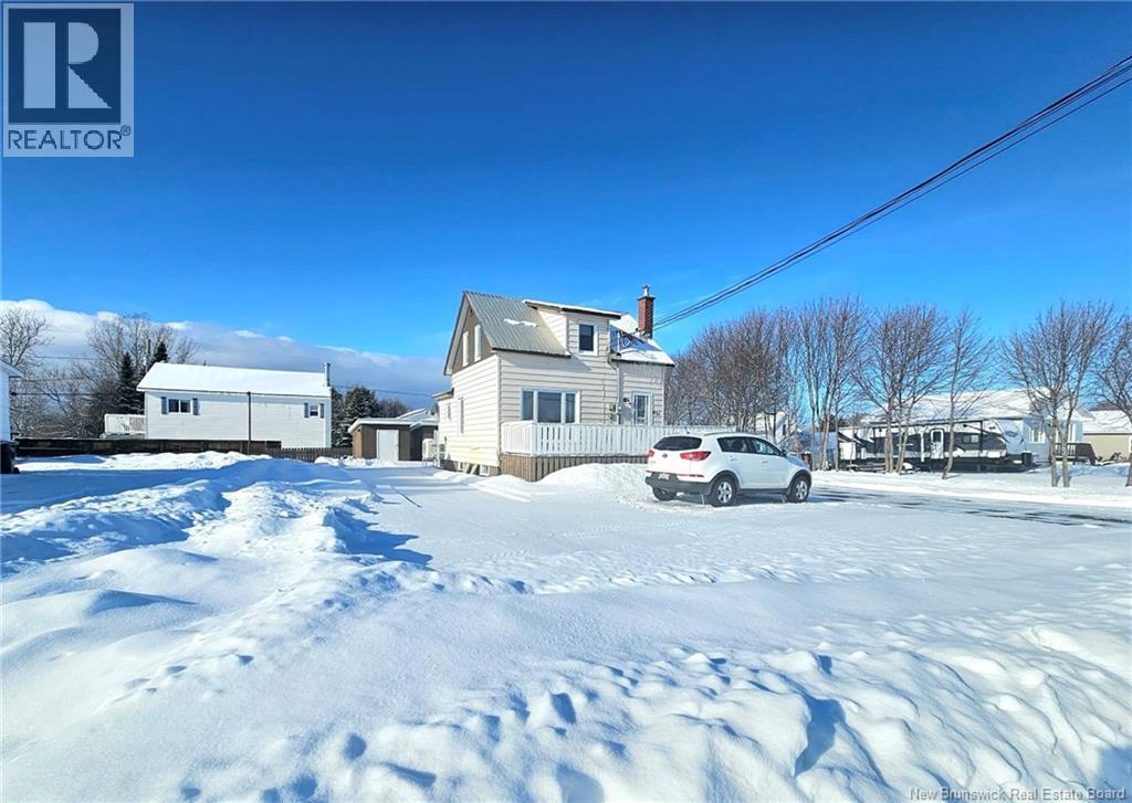 851 Helen, Bathurst, New Brunswick  E2A 2E6 - Photo 3 - NB132434