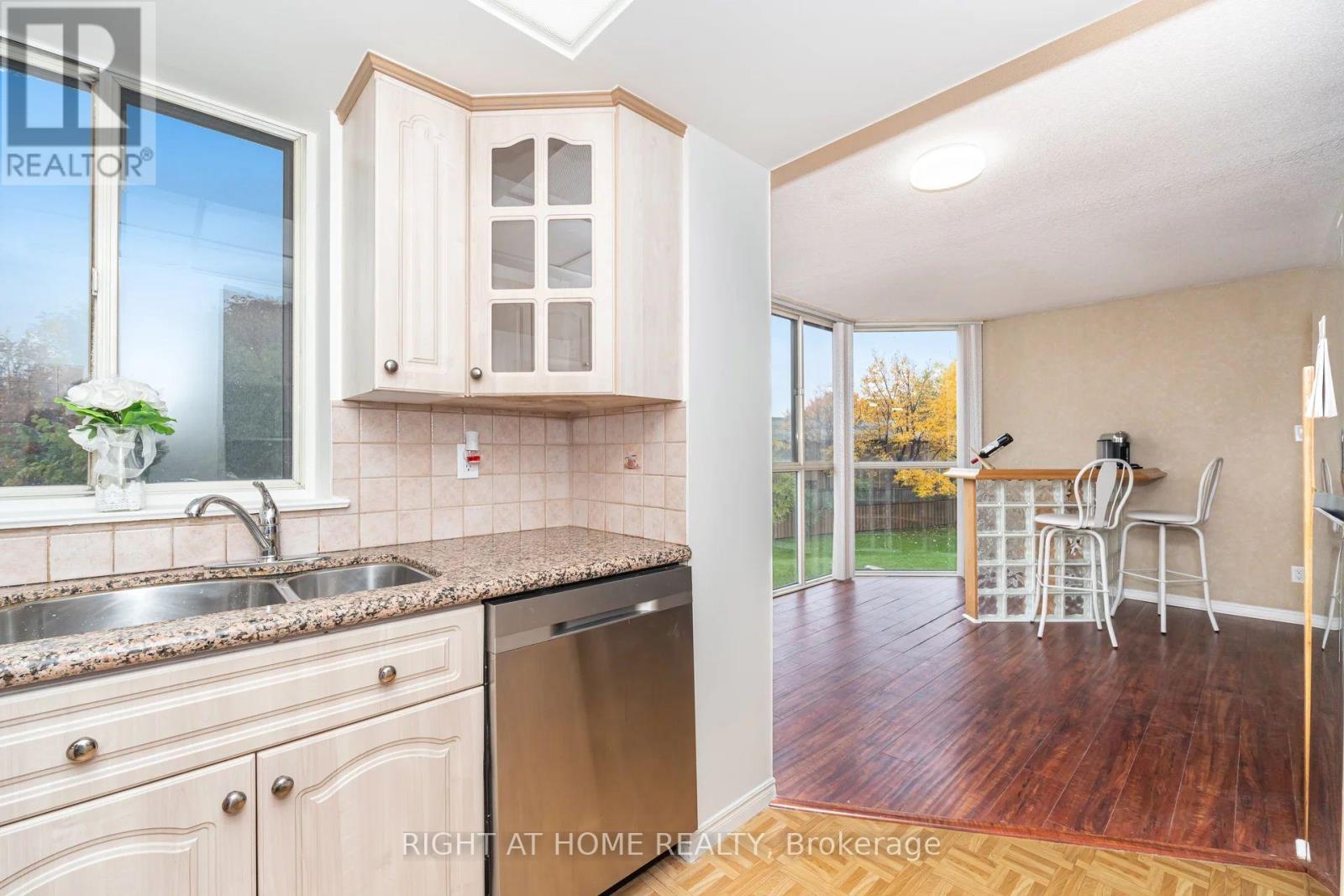 208 - 1360 Rathburn Road E, Mississauga, Ontario  L4W 4H4 - Photo 32 - W12519392