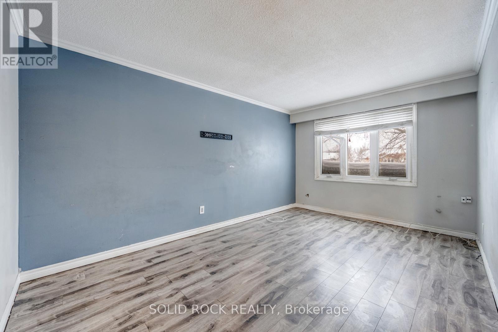 42 Kline Court, Brampton, Ontario  L6Z 1E5 - Photo 4 - W12713652