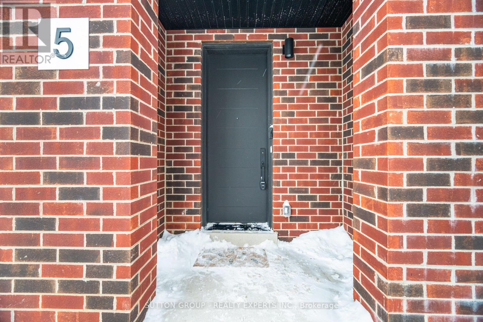 5 Taylor Court, Caledon, Ontario  L7E 2R7 - Photo 4 - W12713676