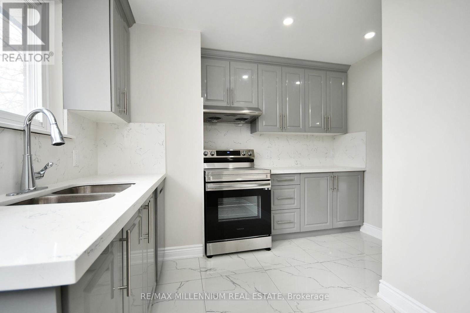 156 Folkstone Crescent, Brampton, Ontario  L6T 3M5 - Photo 14 - W12713726