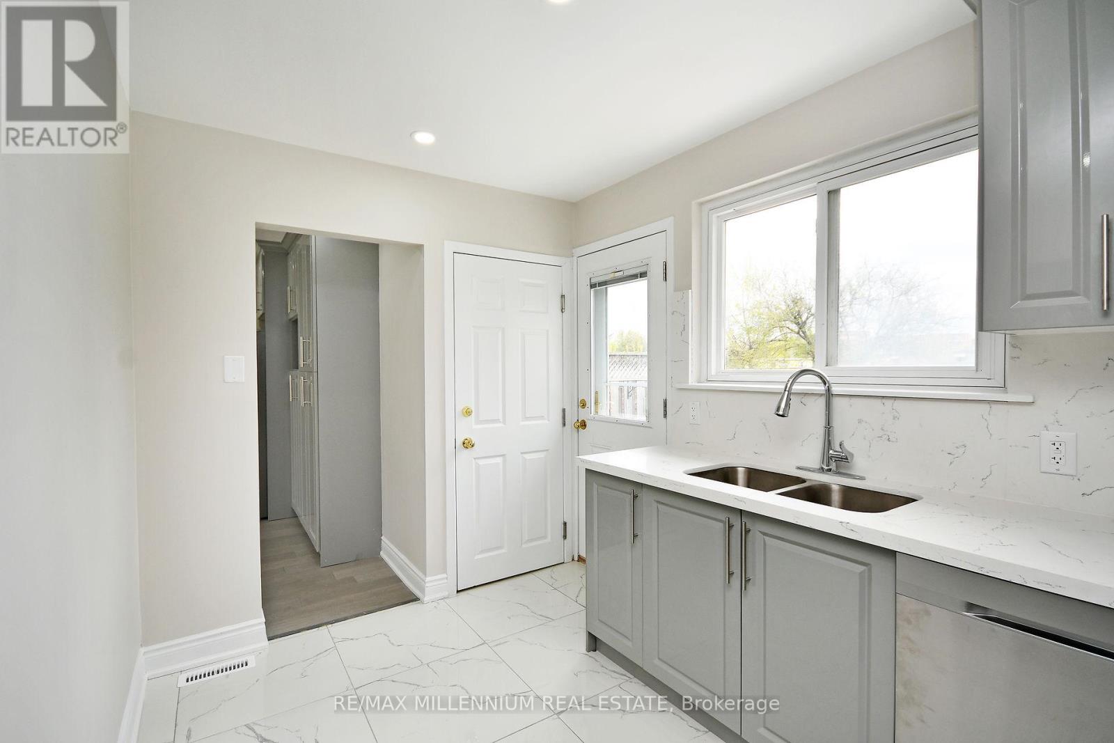 156 Folkstone Crescent, Brampton, Ontario  L6T 3M5 - Photo 16 - W12713726