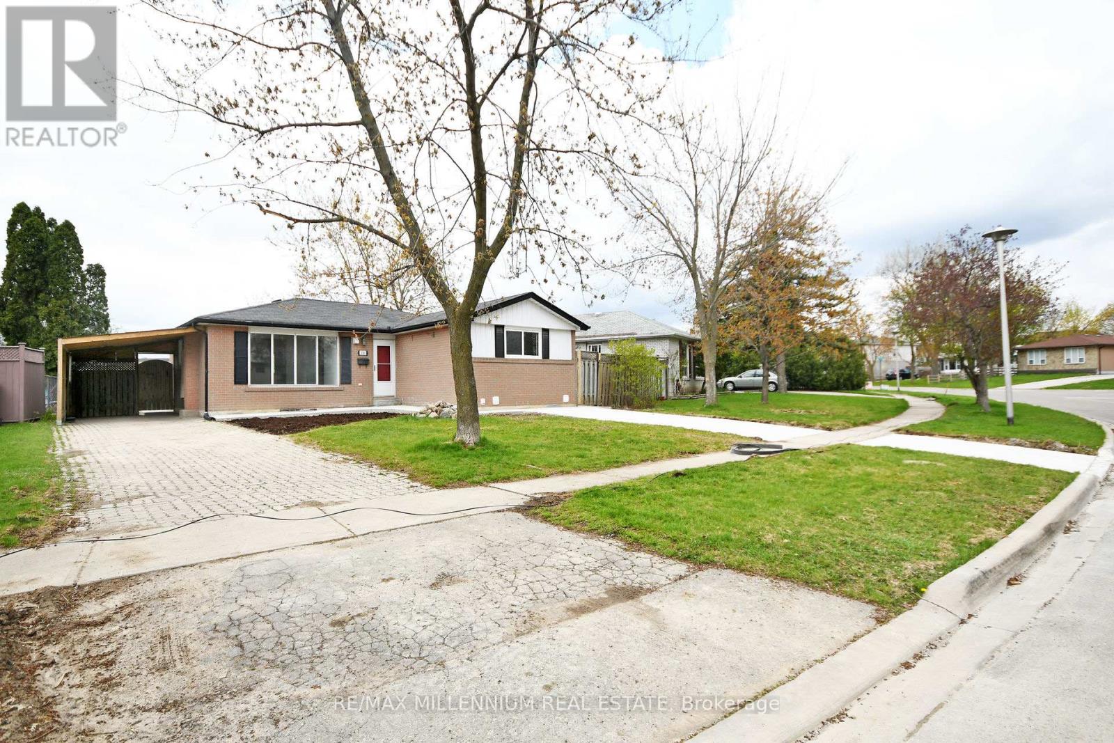 156 Folkstone Crescent, Brampton, Ontario  L6T 3M5 - Photo 3 - W12713726