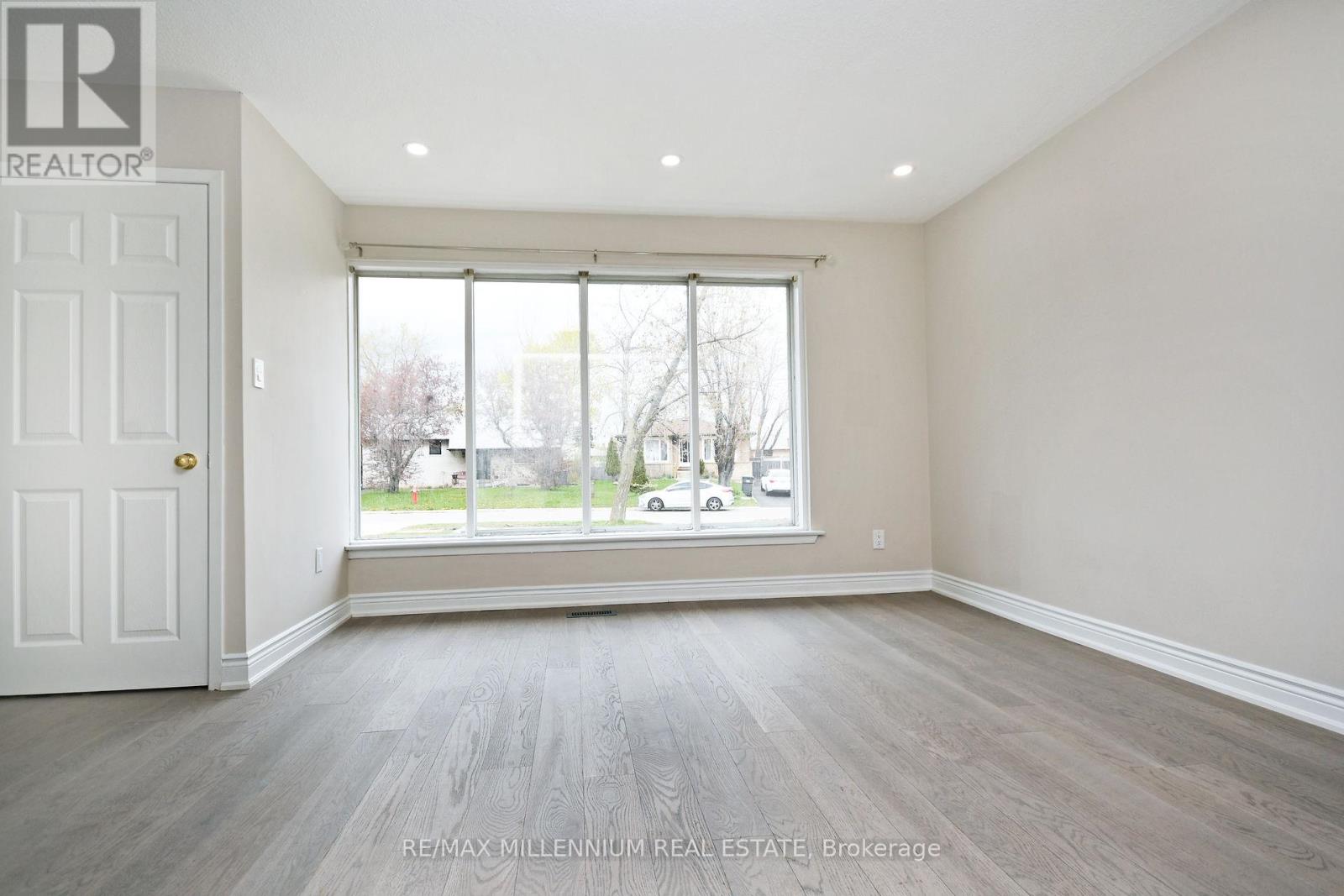 156 Folkstone Crescent, Brampton, Ontario  L6T 3M5 - Photo 8 - W12713726