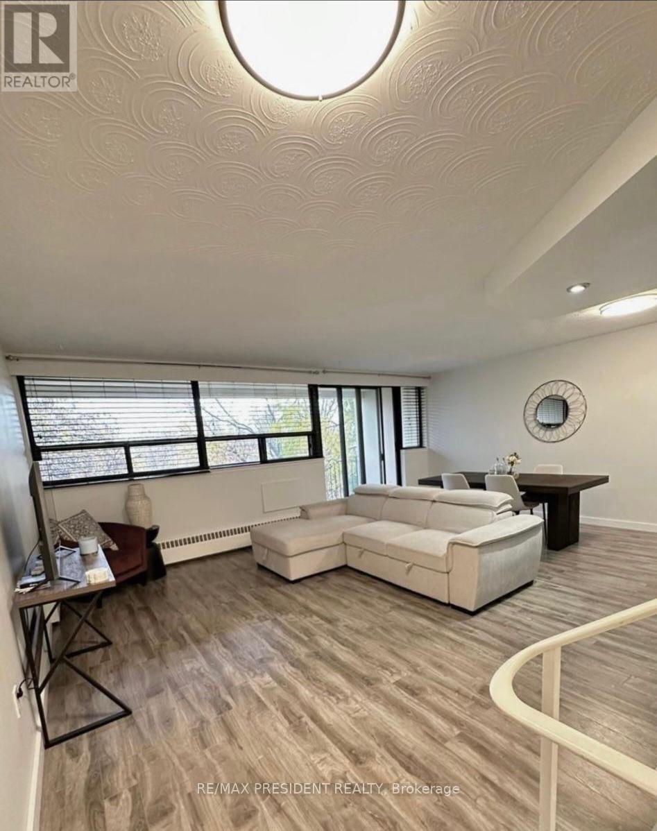 202 - 188 Mill Street S, Brampton, Ontario  L6Y 1T8 - Photo 2 - W12713748