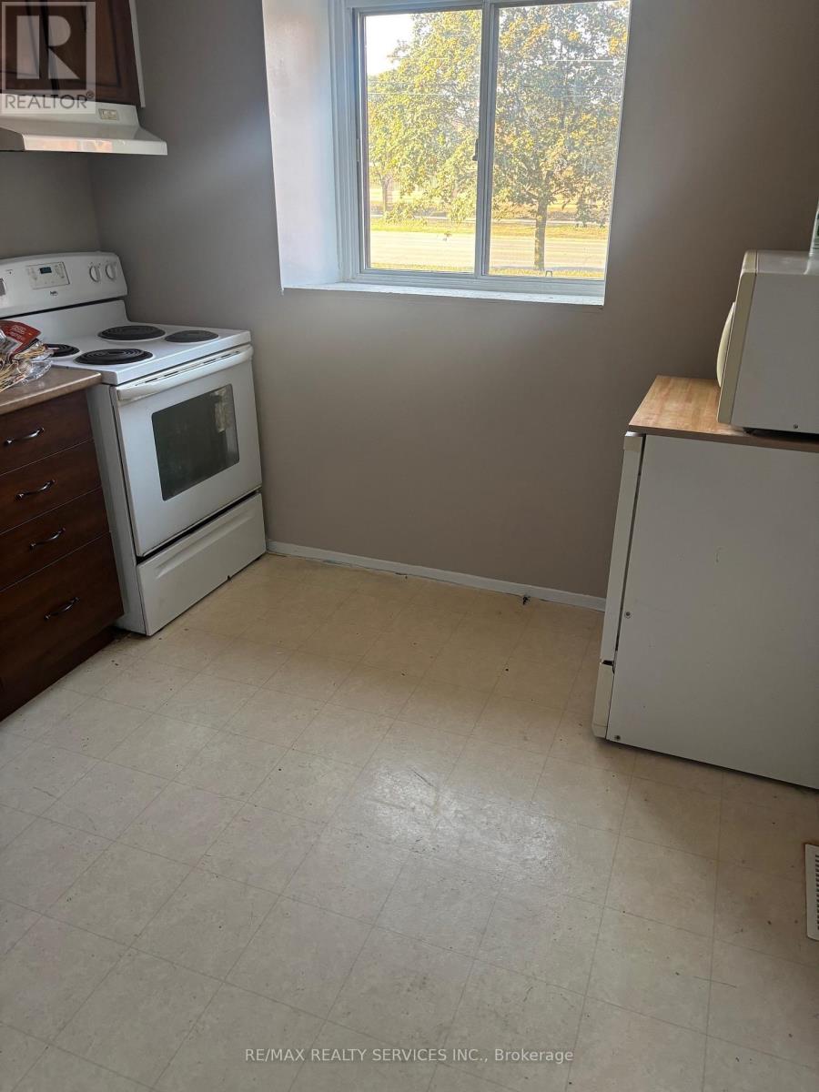 119 Moregate Crescent, Brampton, Ontario  L6S 3K9 - Photo 3 - W12713762