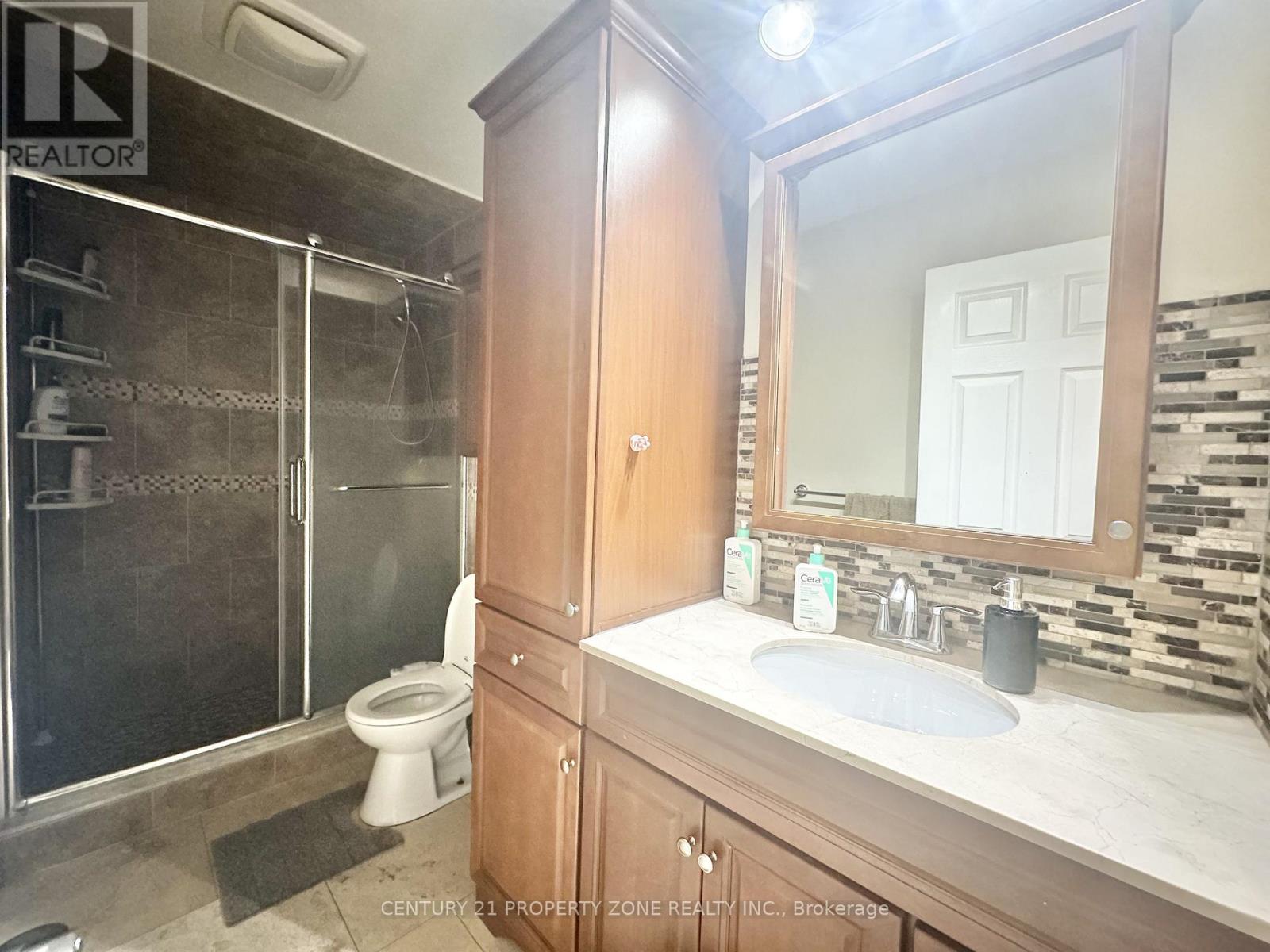 Upper - 164 Earnscliffe Circle, Brampton, Ontario  L6T 2B7 - Photo 1 - W12713812