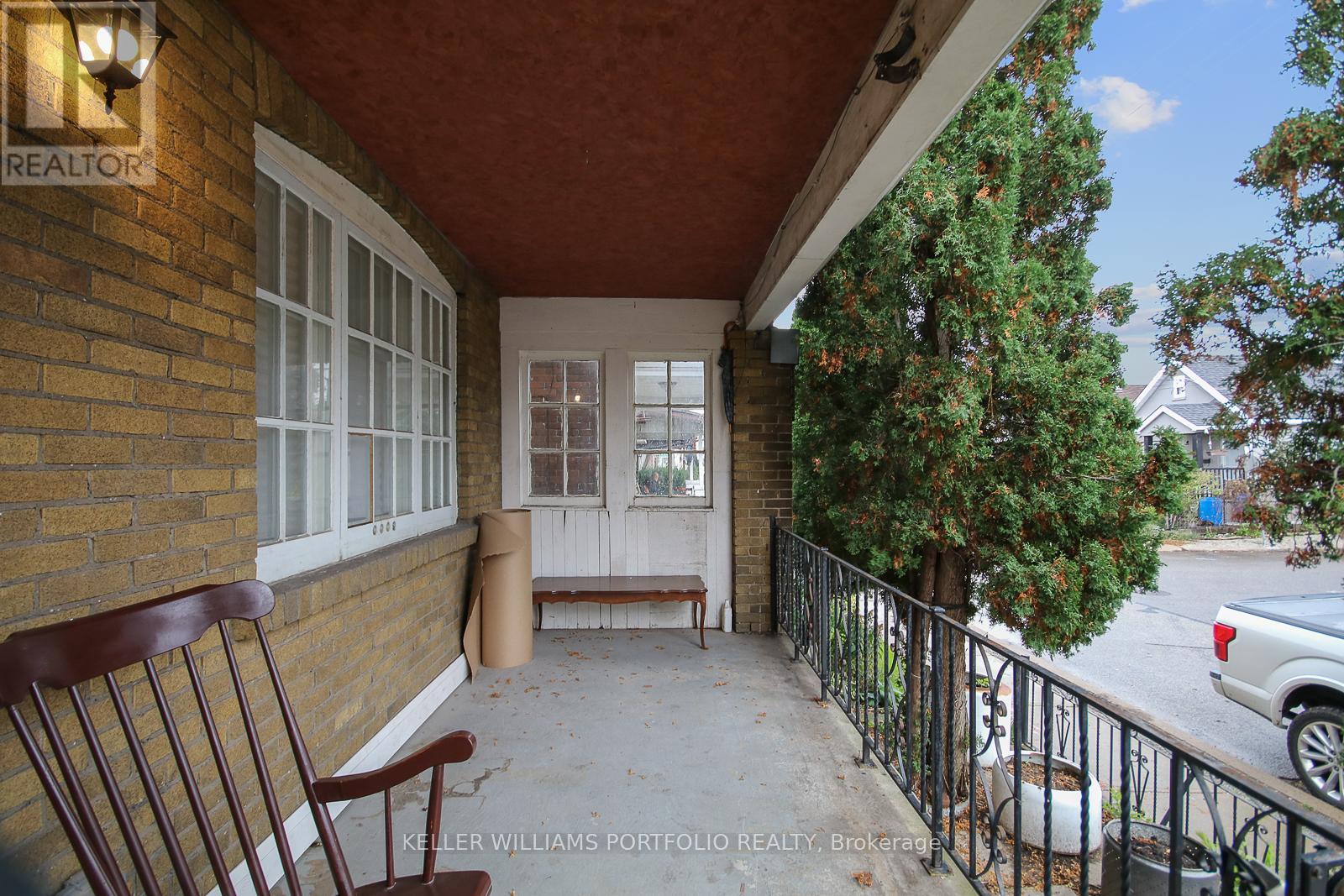 53 Nickle Street, Toronto, Ontario  M6M 2H7 - Photo 7 - W12713858