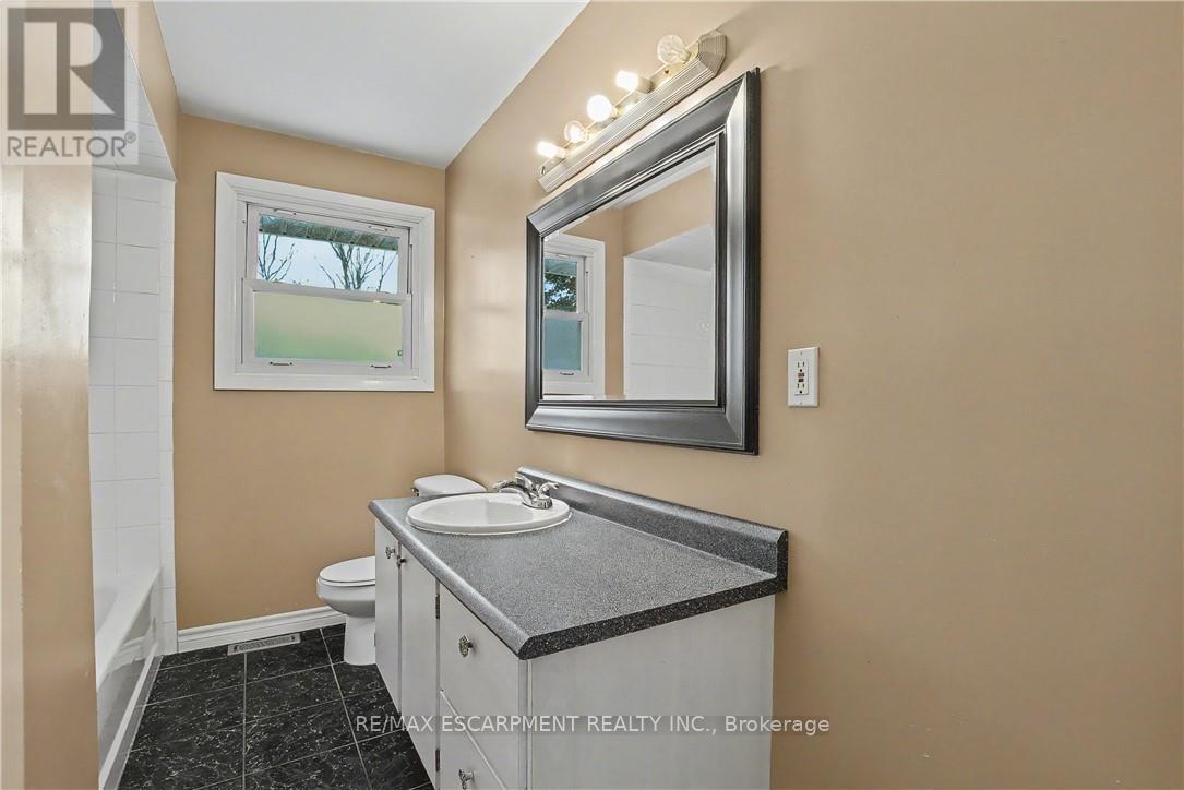 37 Sunrise Crescent, Hamilton, Ontario  L9H 3S1 - Photo 25 - X12713784