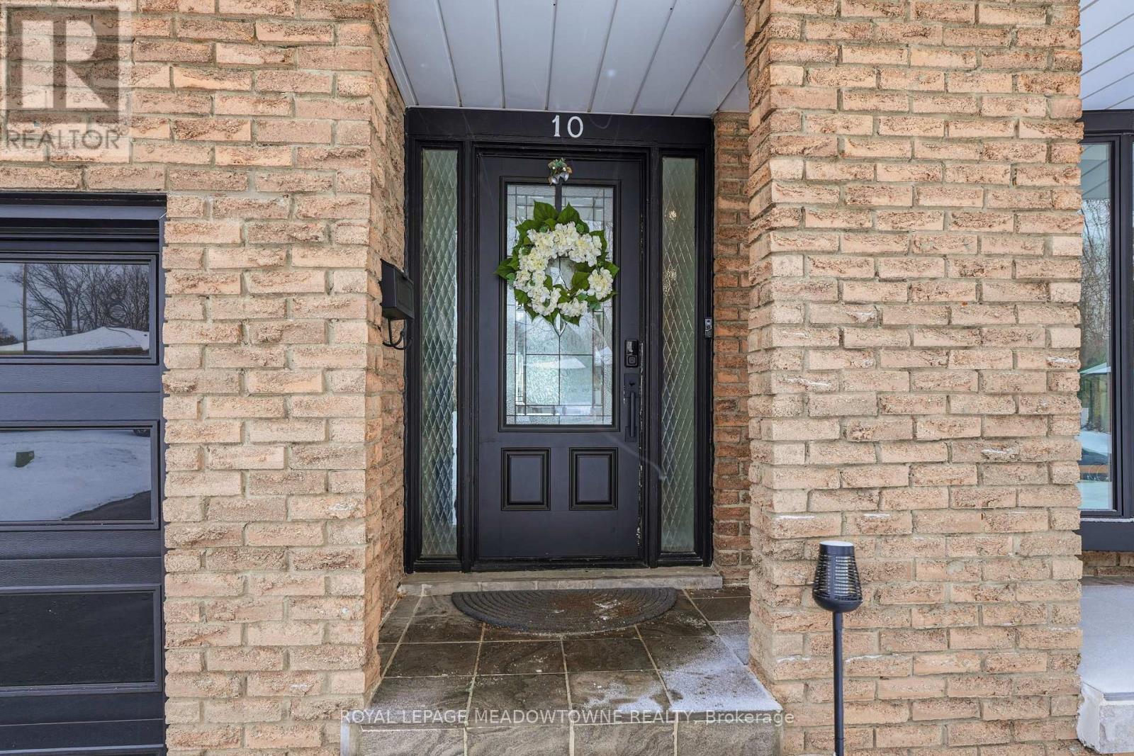 10 Mottistone Court, Brantford, Ontario  N3R 6L1 - Photo 4 - X12713804