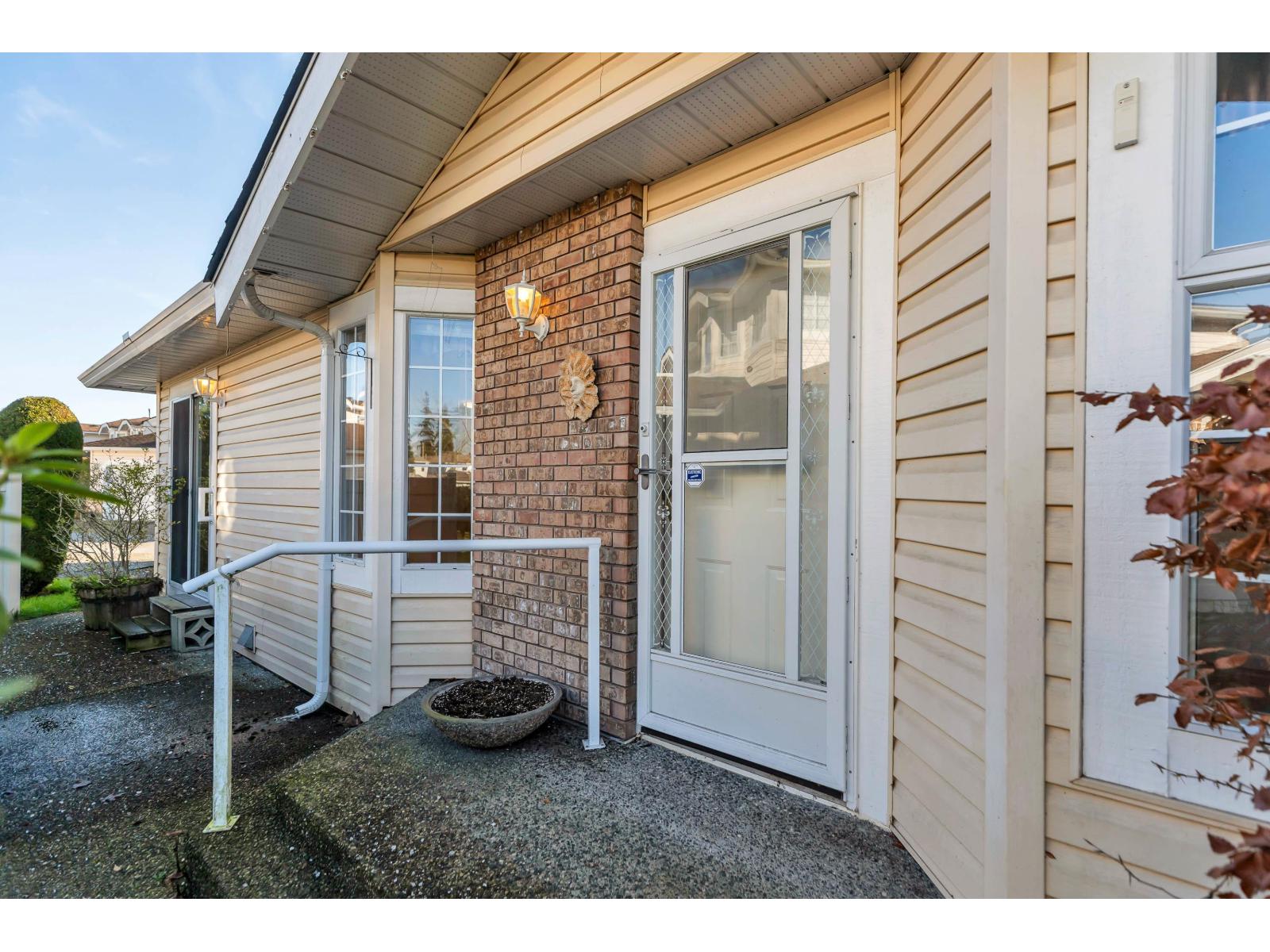 39 9168 Fleetwood Way, Surrey, British Columbia  V3R 0P1 - Photo 4 - R3080505