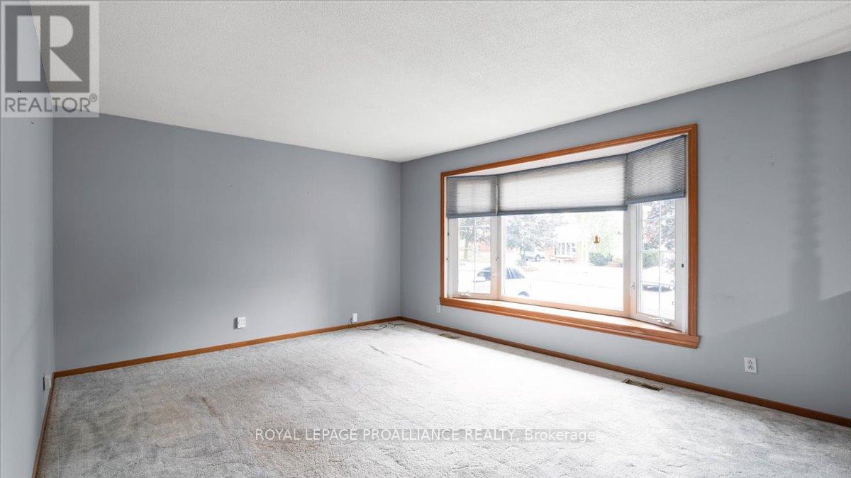 14 Connolly Avenue, Quinte West, Ontario  K8V 5T4 - Photo 4 - X12712746