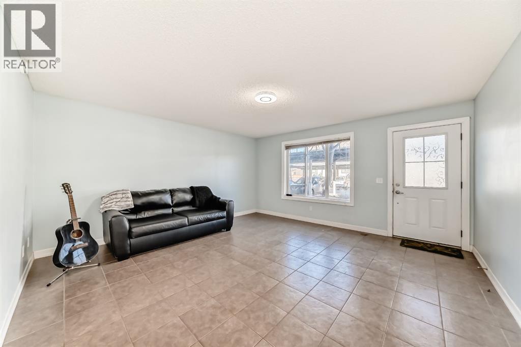 4, 133 Copperpond Heights Se, Calgary, Alberta  T2Z 1C5 - Photo 9 - A2274789