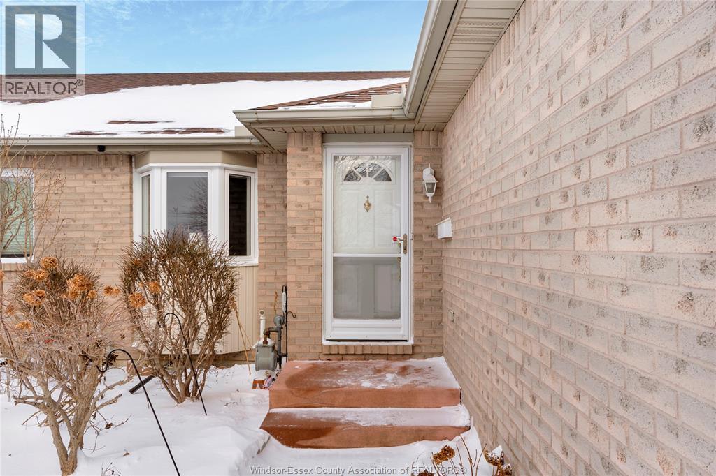 550 Rodfam Drive, Windsor, Ontario  N9G 2W1 - Photo 2 - 26001501