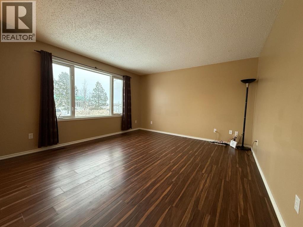 5004 43rd Street, High Prairie, Alberta  T0G 1E0 - Photo 3 - A2280284