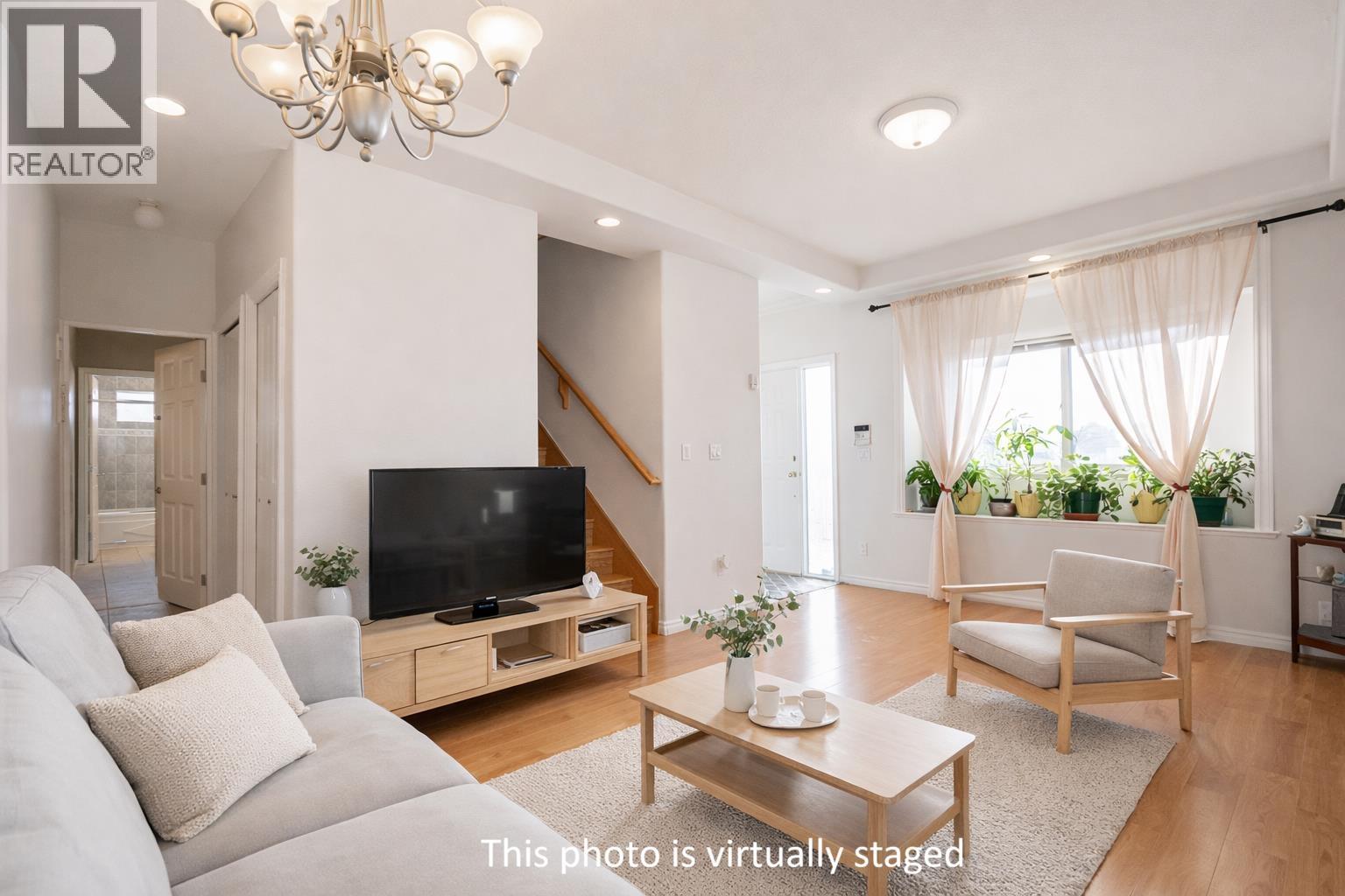 6980 Humphries Avenue, Burnaby, British Columbia  V5E 4N4 - Photo 3 - R3081252