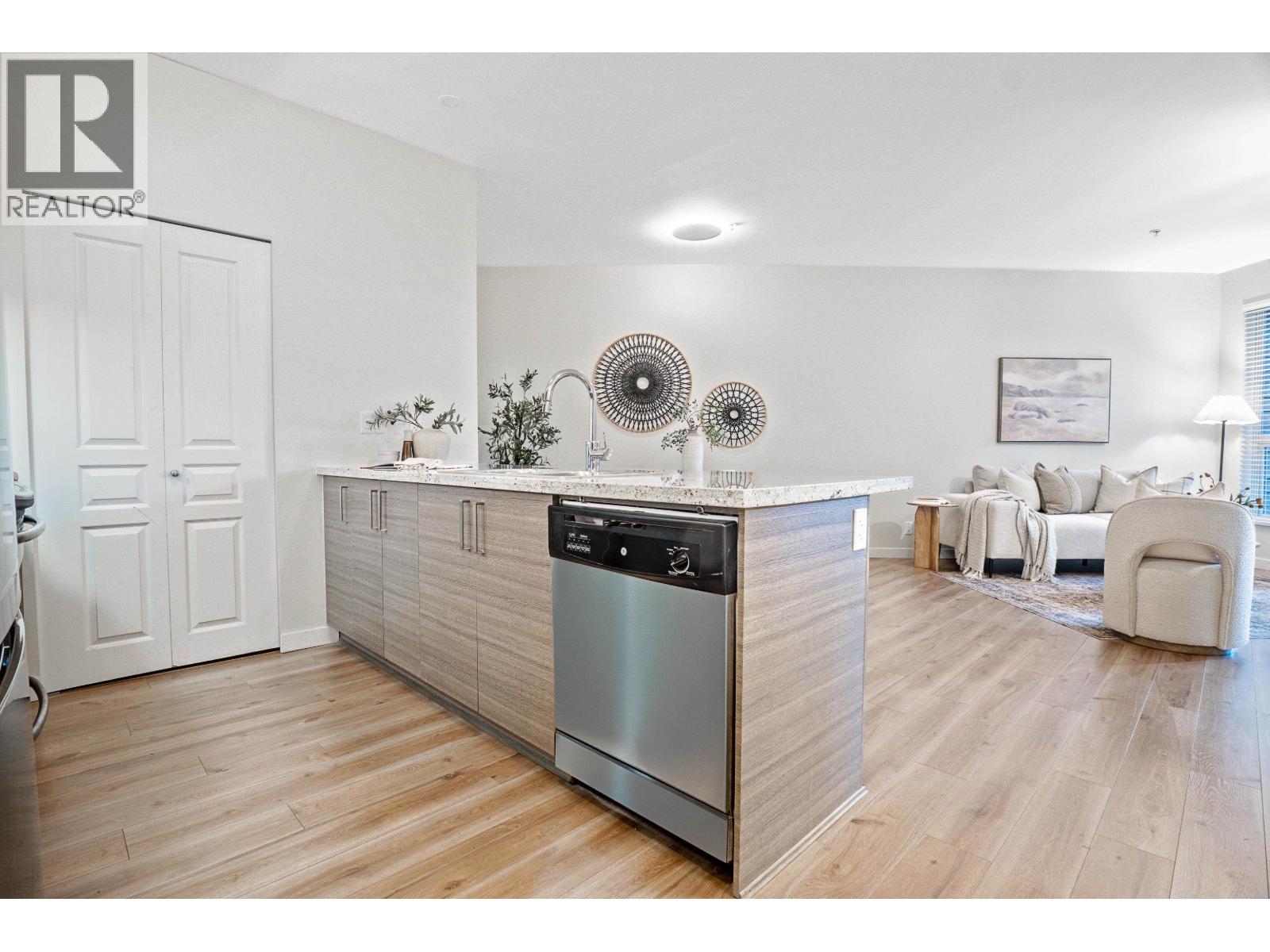 101 1153 Kensal Place, Coquitlam, British Columbia  V3B 0G8 - Photo 8 - R3081267