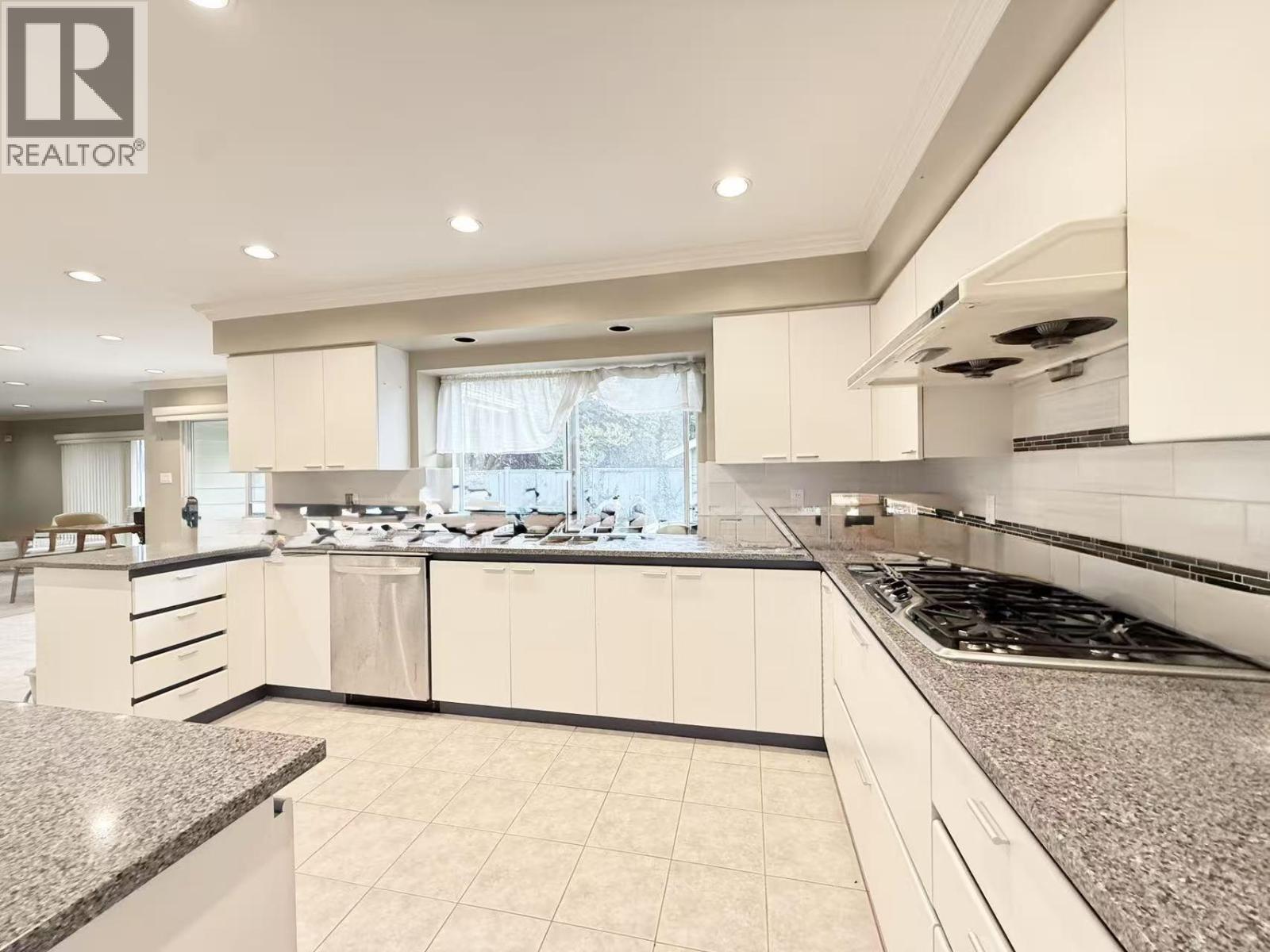 5831 Laurelwood Court, Richmond, British Columbia  V7C 5J1 - Photo 7 - R3080701