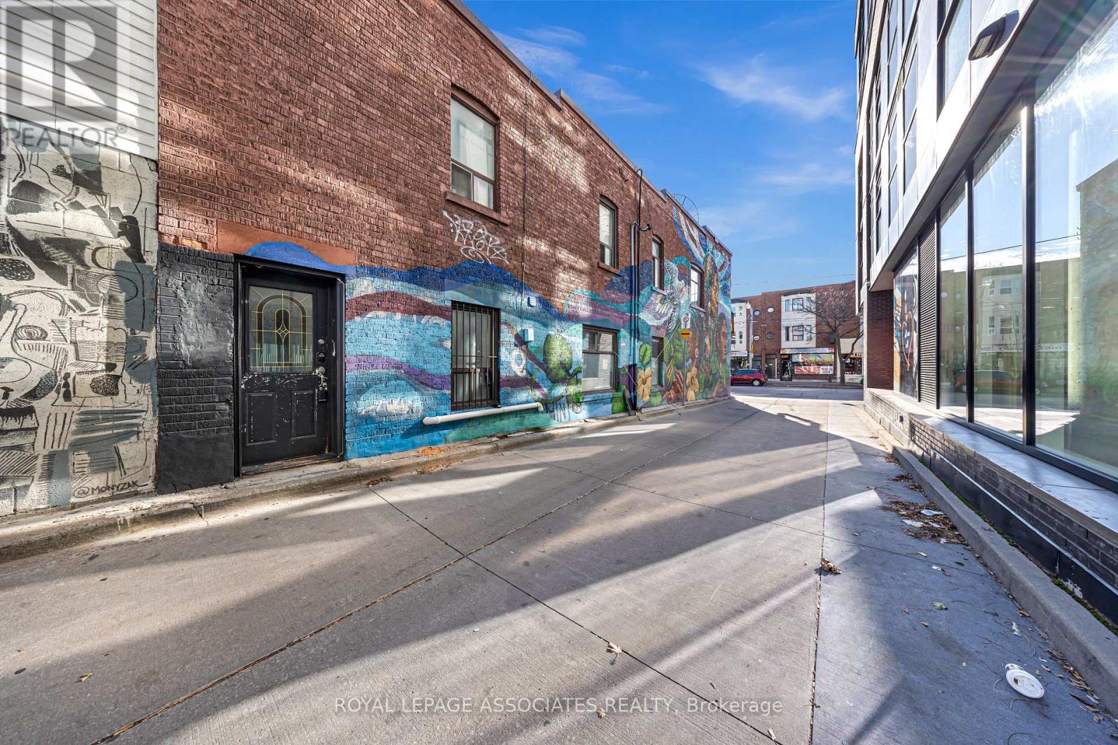 1532 Dundas Street W, Toronto, Ontario  M6K 1T5 - Photo 2 - C12713922