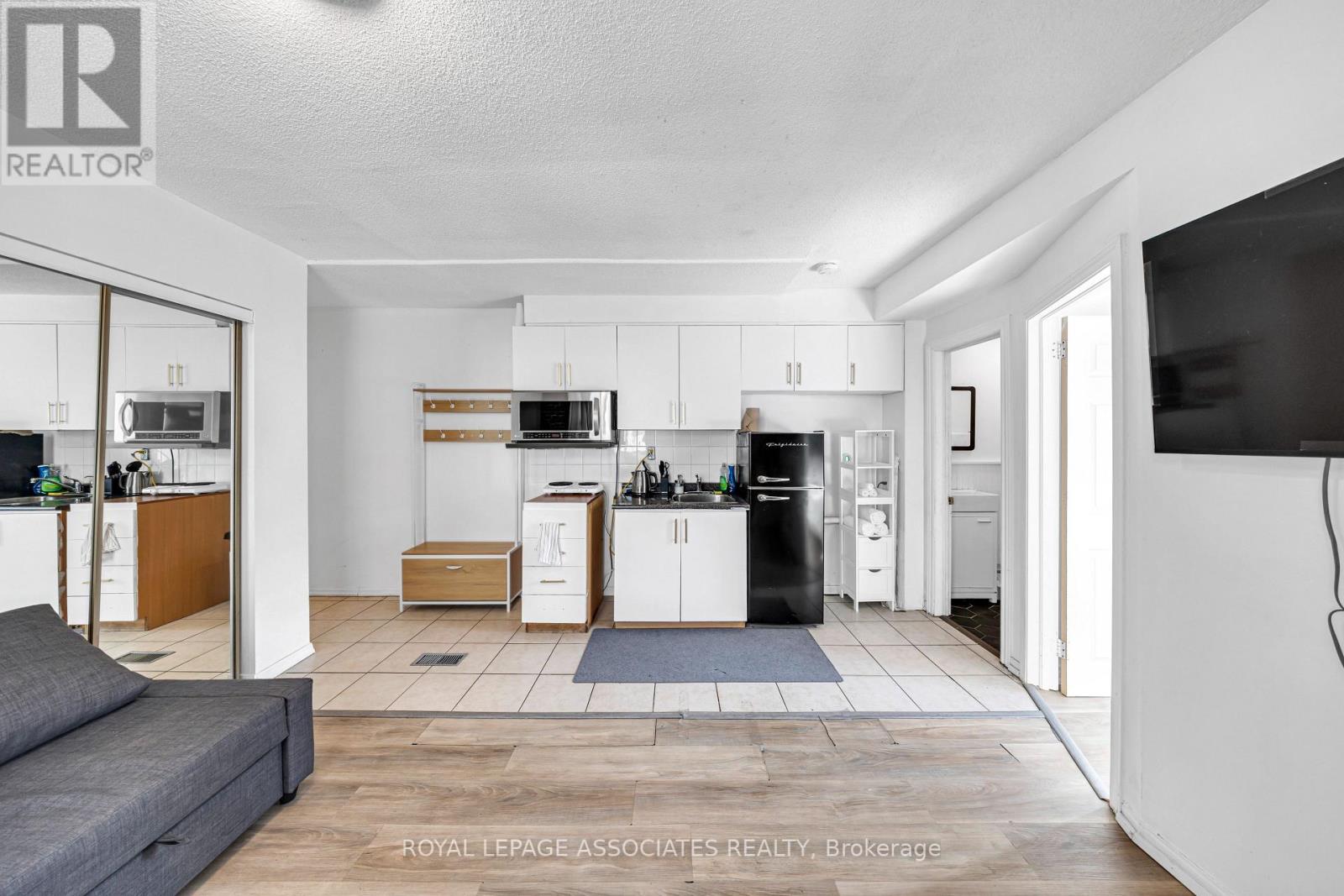 1532 Dundas Street W, Toronto, Ontario  M6K 1T5 - Photo 5 - C12713922