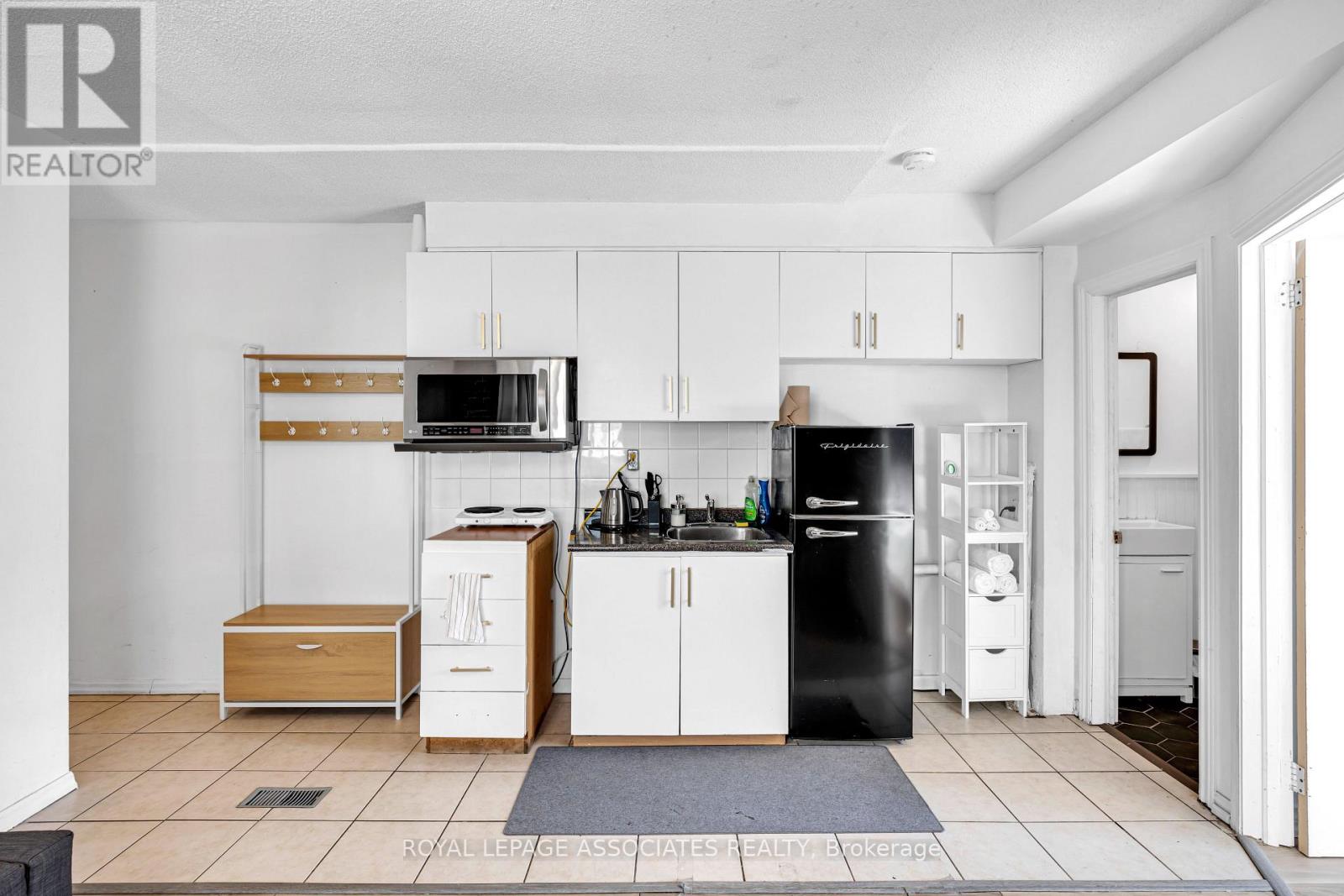 1532 Dundas Street W, Toronto, Ontario  M6K 1T5 - Photo 6 - C12713922