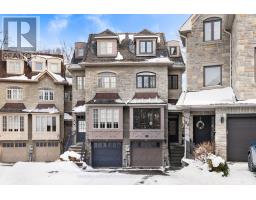 36 CORINTH GARDENS, Toronto, Ontario
