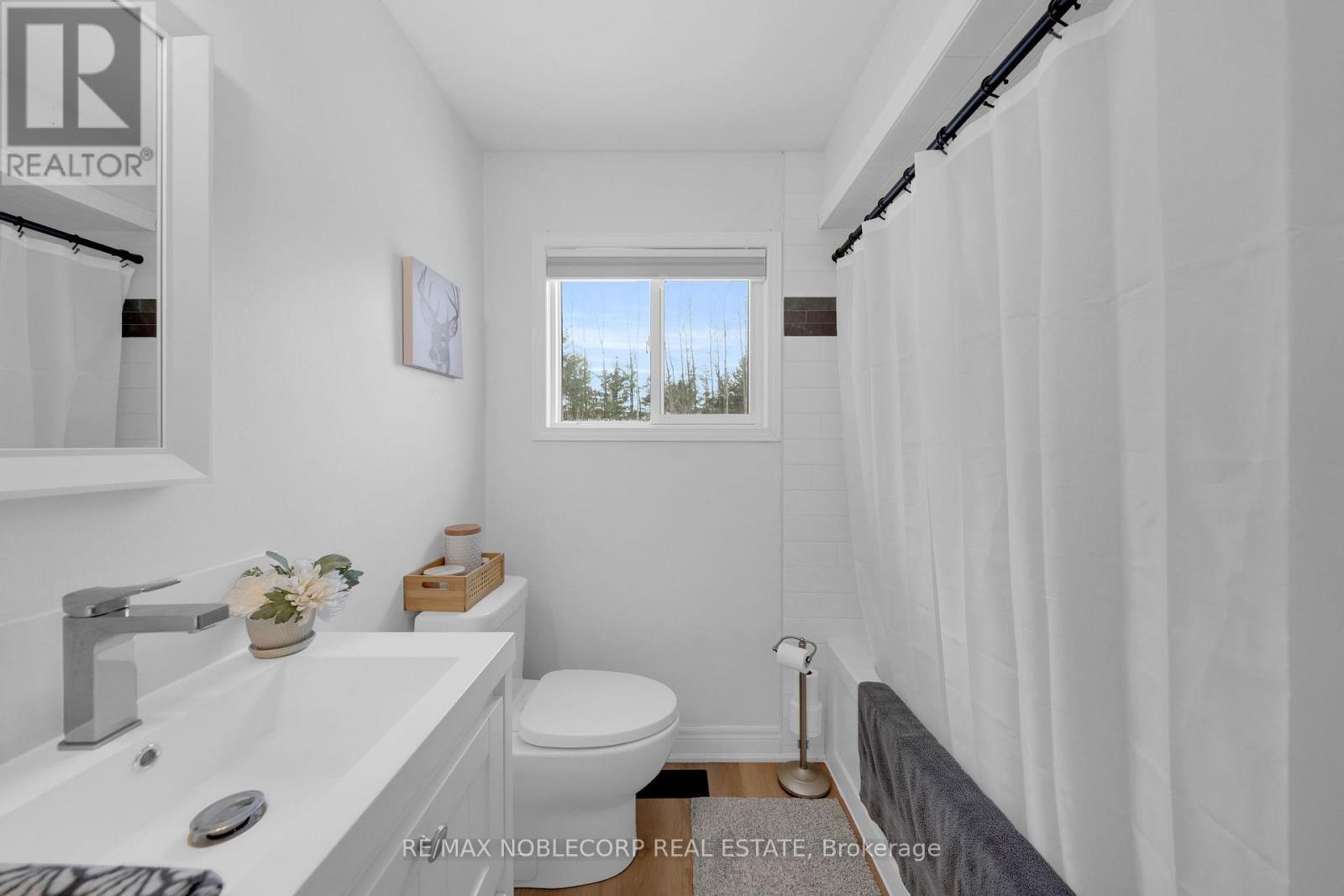 76 Edenbridge Drive, Essa, Ontario  L3W 0K8 - Photo 14 - N12713890