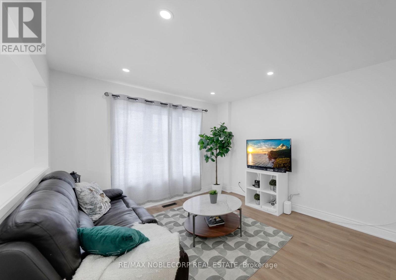 76 Edenbridge Drive, Essa, Ontario  L3W 0K8 - Photo 5 - N12713890