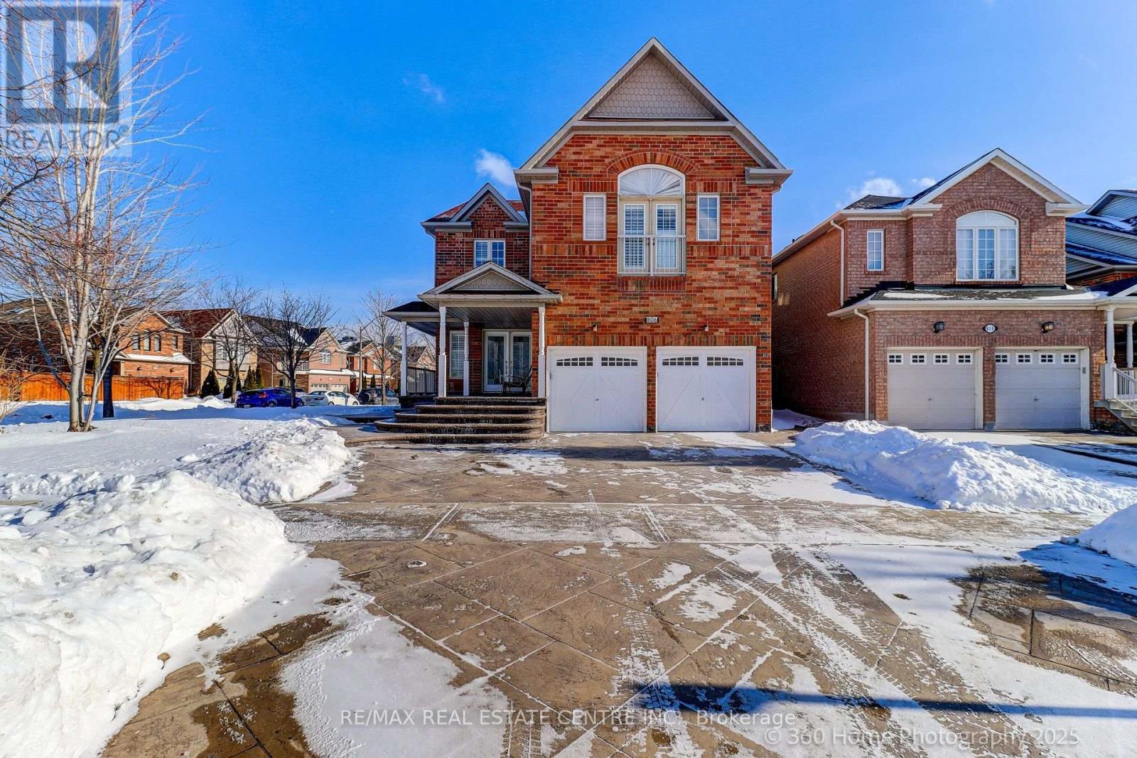 <div class="slider-price">$1,689,000</div><p>806 White Clover Way, Mississauga, Ontario</p>