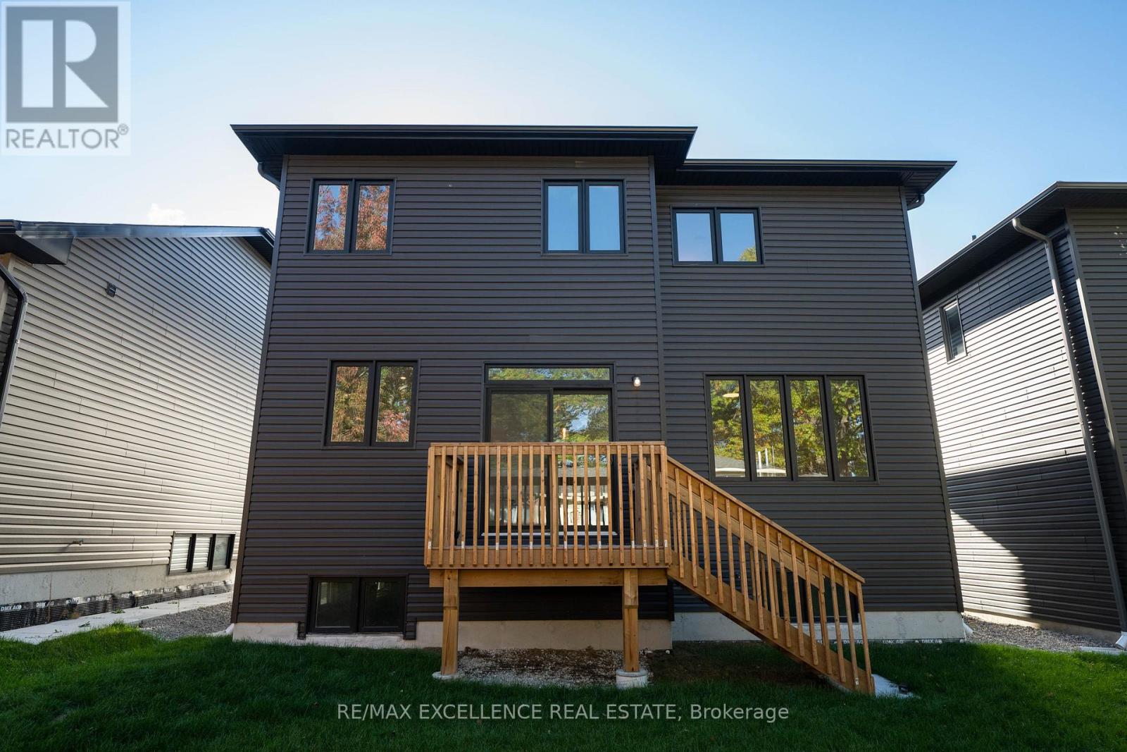 91 Berkely Street, Wasaga Beach, Ontario  L9Z 2N6 - Photo 37 - S12713936