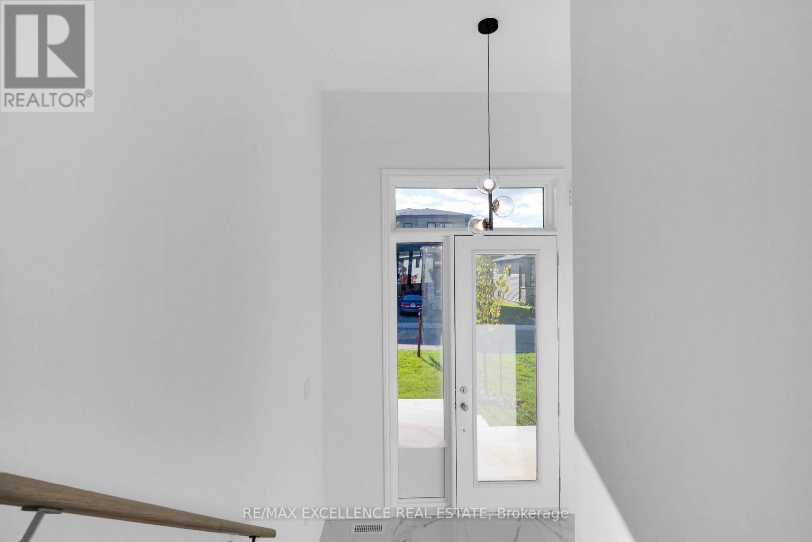 91 Berkely Street, Wasaga Beach, Ontario  L9Z 2N6 - Photo 4 - S12713936