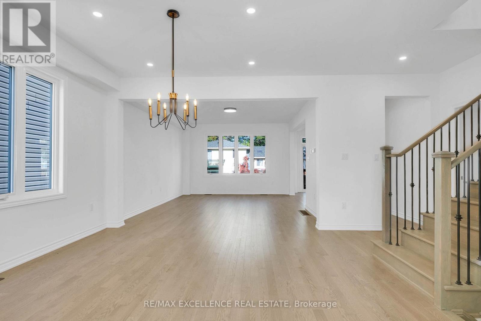 91 Berkely Street, Wasaga Beach, Ontario  L9Z 2N6 - Photo 5 - S12713936