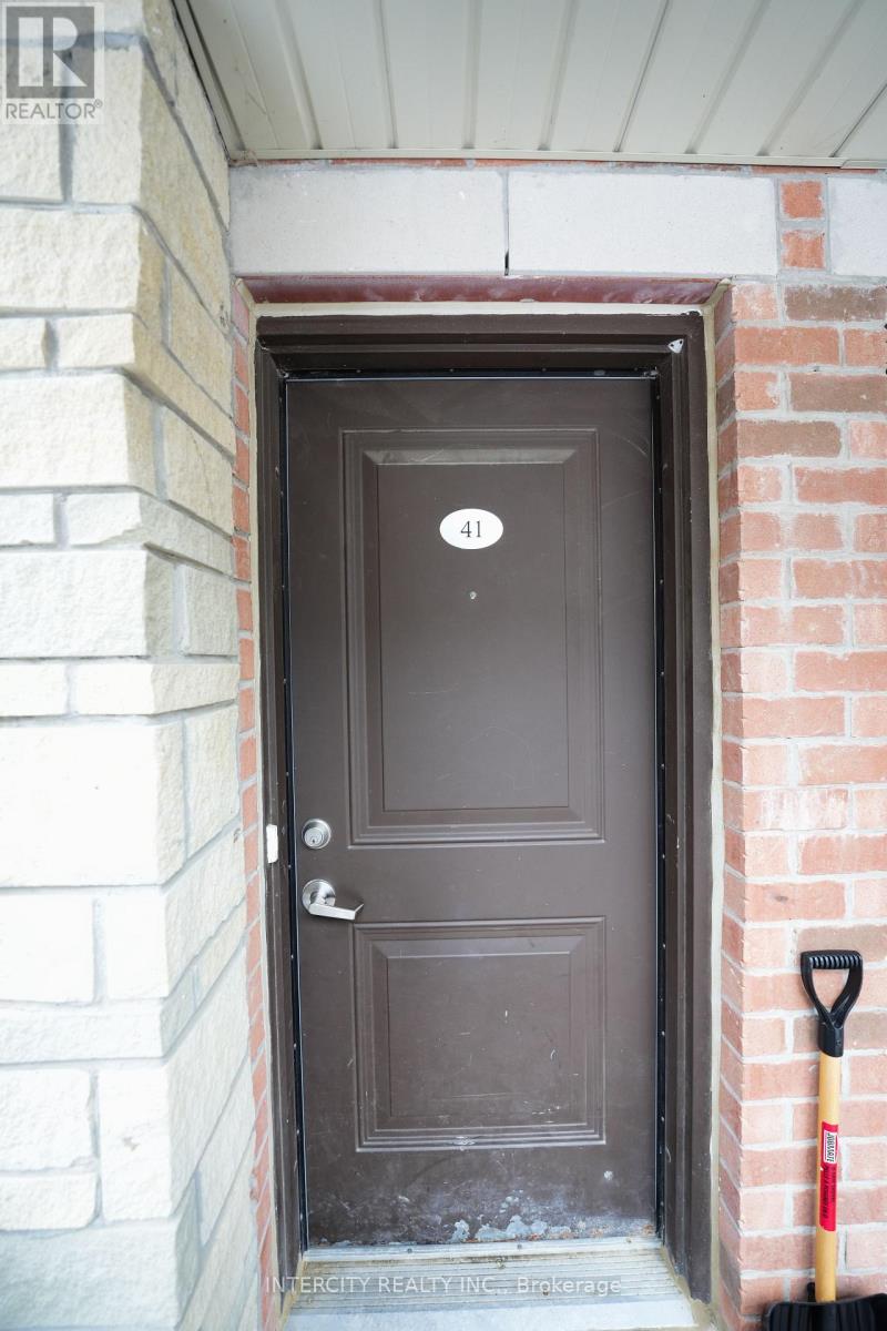 41 - 200 Veterans Drive, Brampton, Ontario  L7A 4S6 - Photo 3 - W12713882
