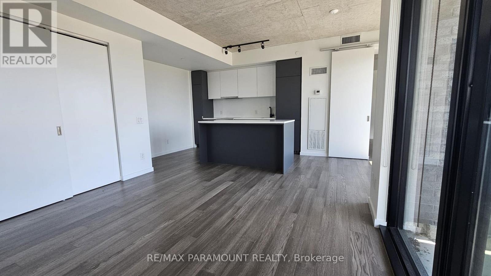 415 - 7 Smith Crescent, Toronto, Ontario  M8Z 0G3 - Photo 4 - W12713916